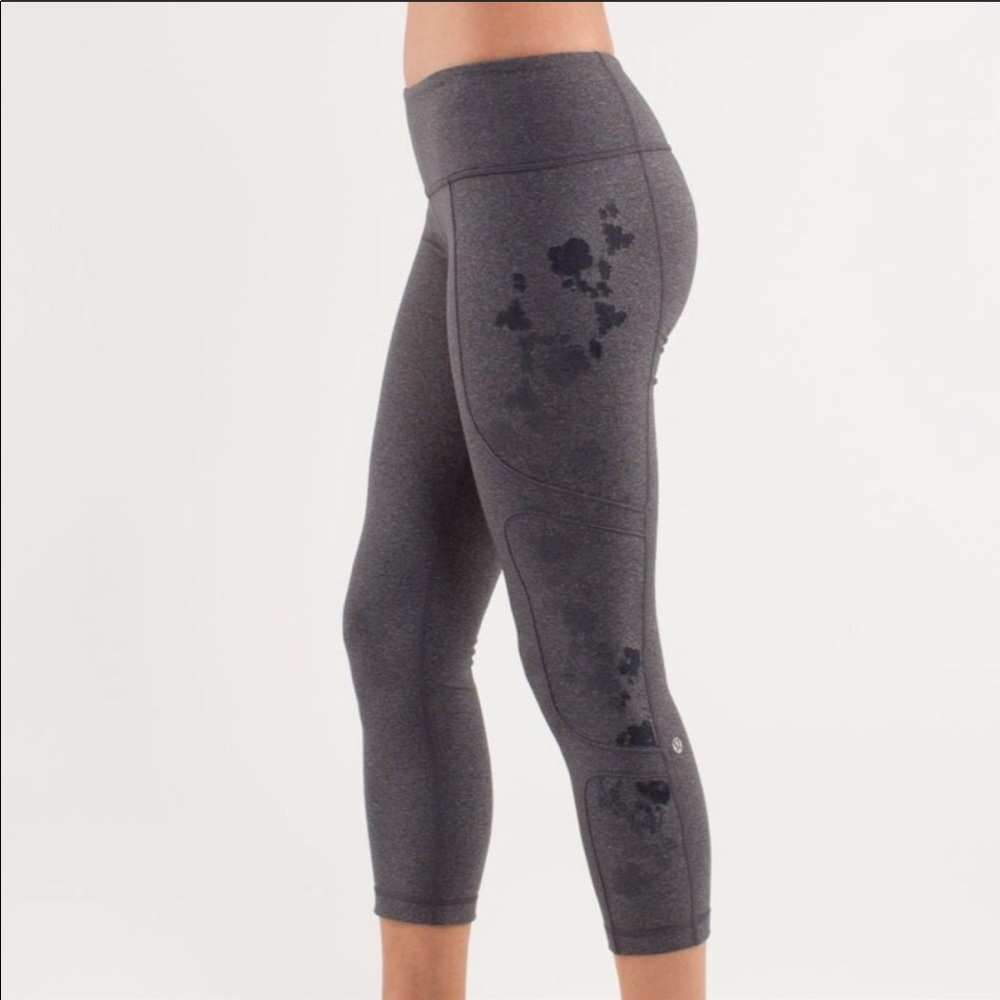 Lululemon Hold Me Close crop legging pants size 4